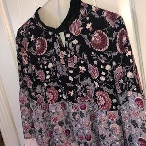 Fun floral flowy top!